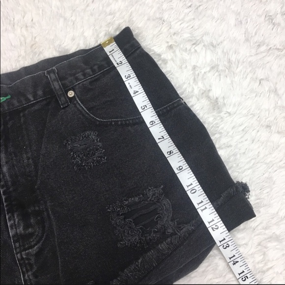 ❌SOLD❌ Vintage Tommy Distressed Cut Off Shor : B:7 - Picture 6 of 7